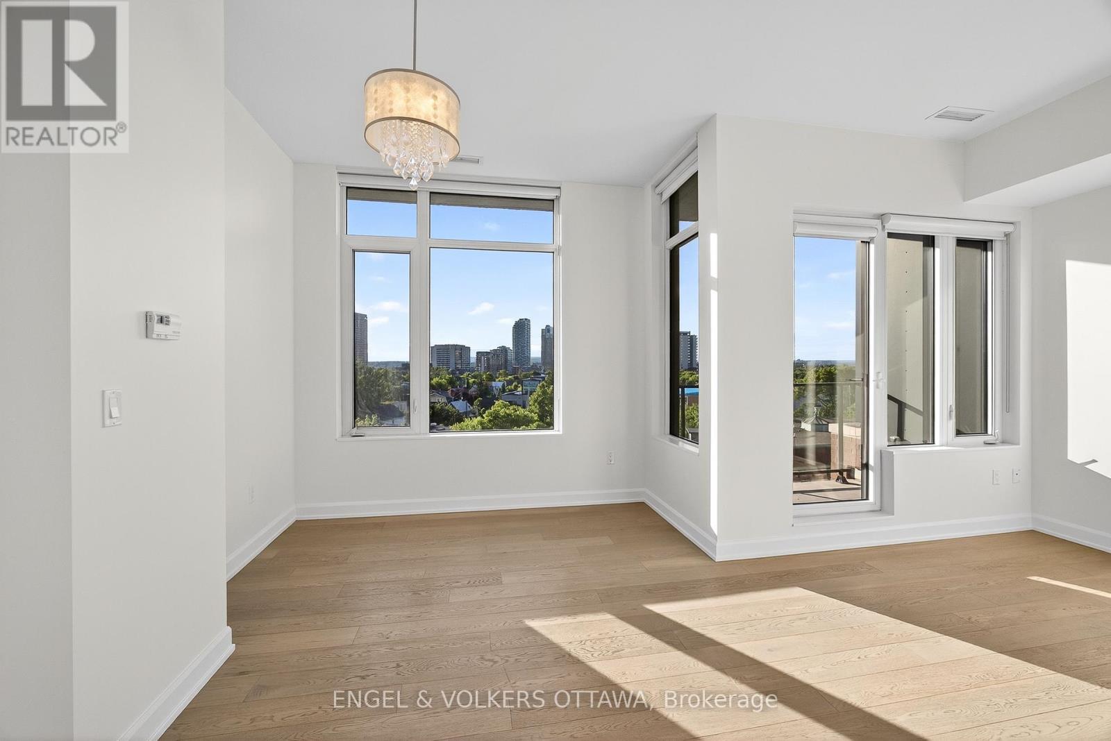 608 - 10 Rosemount Avenue