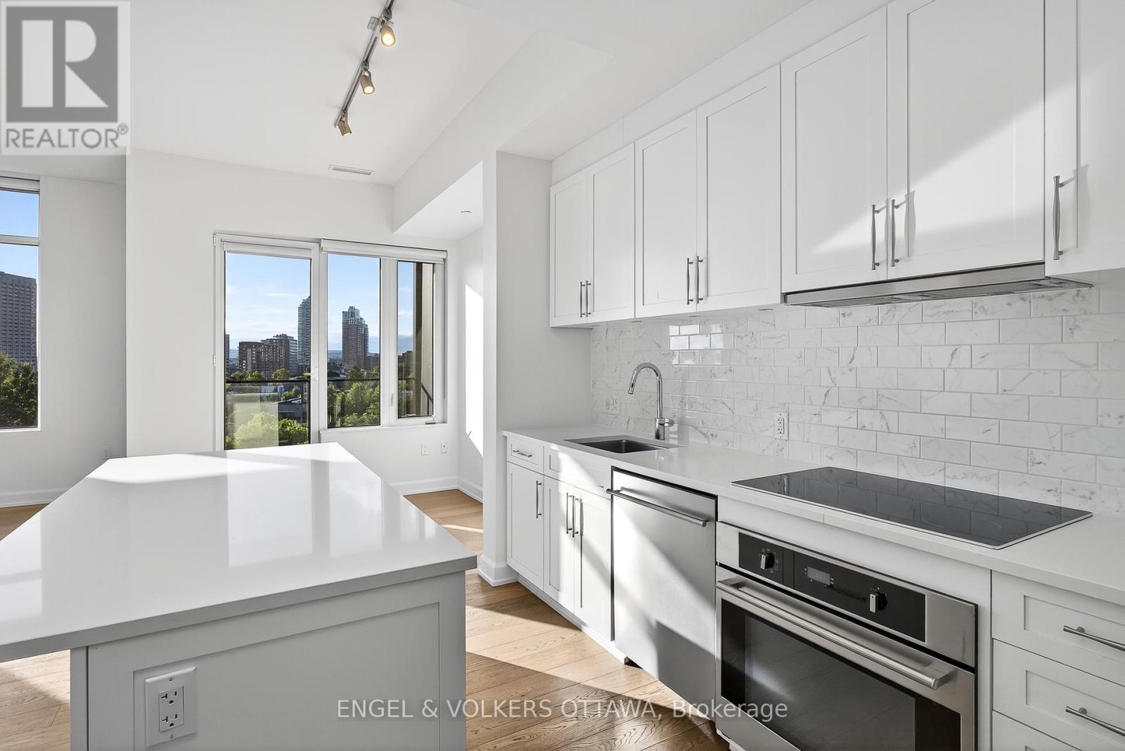 608 - 10 Rosemount Avenue