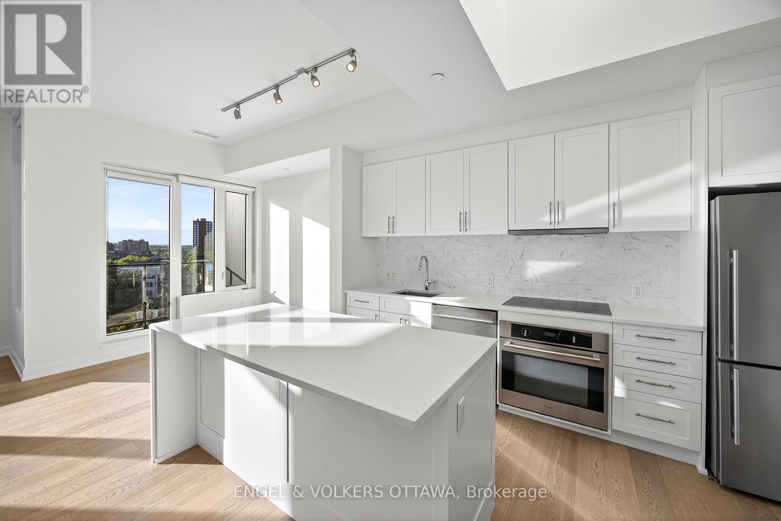 608 - 10 Rosemount Avenue