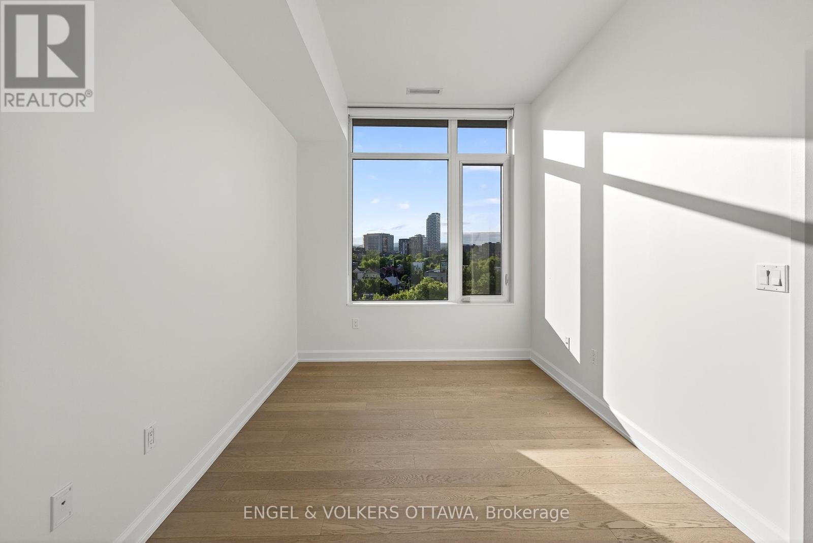 608 - 10 Rosemount Avenue