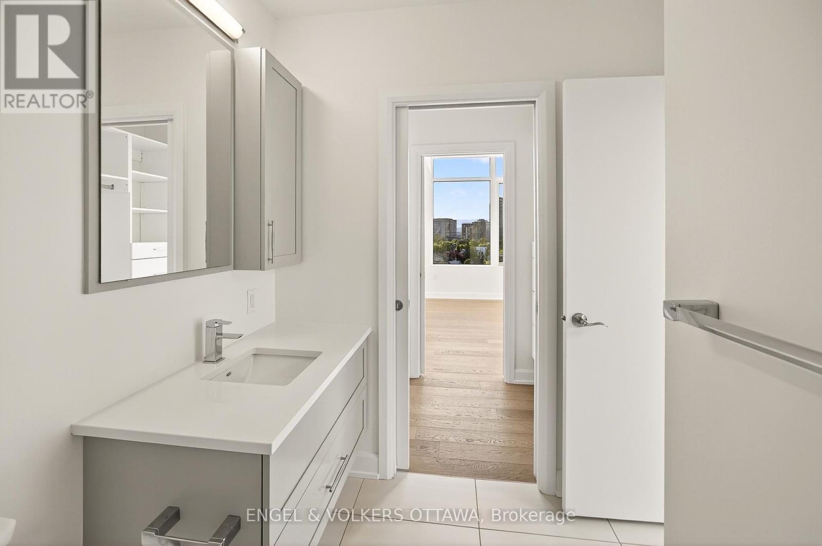 608 - 10 Rosemount Avenue
