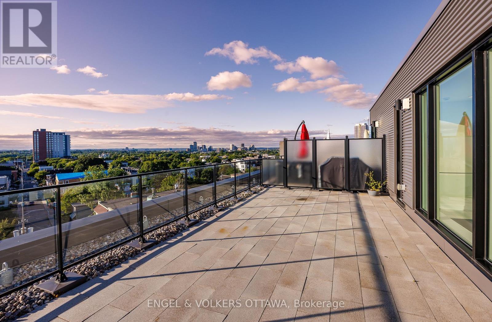 608 - 10 Rosemount Avenue