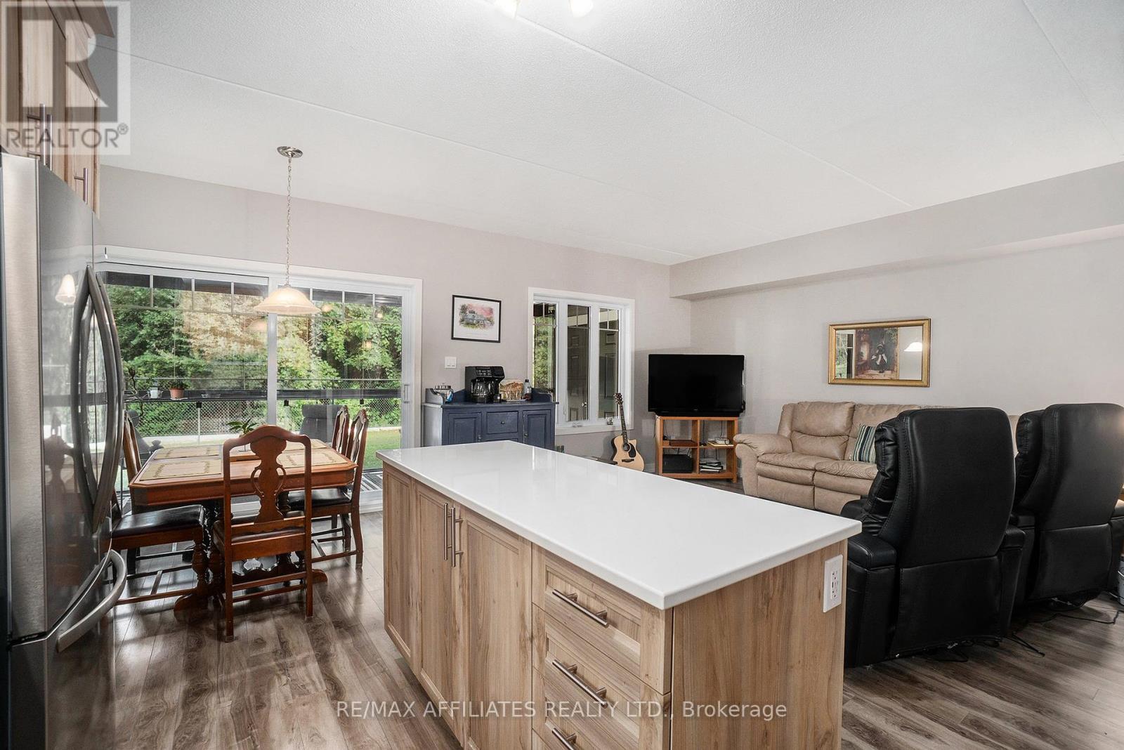 401 - 99 St-moritz Trail