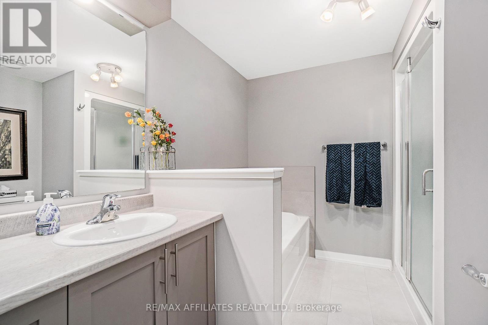 401 - 99 St-moritz Trail