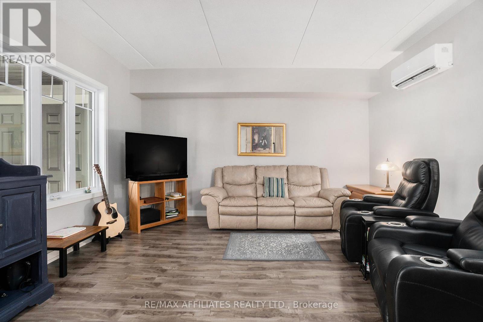 401 - 99 St-moritz Trail