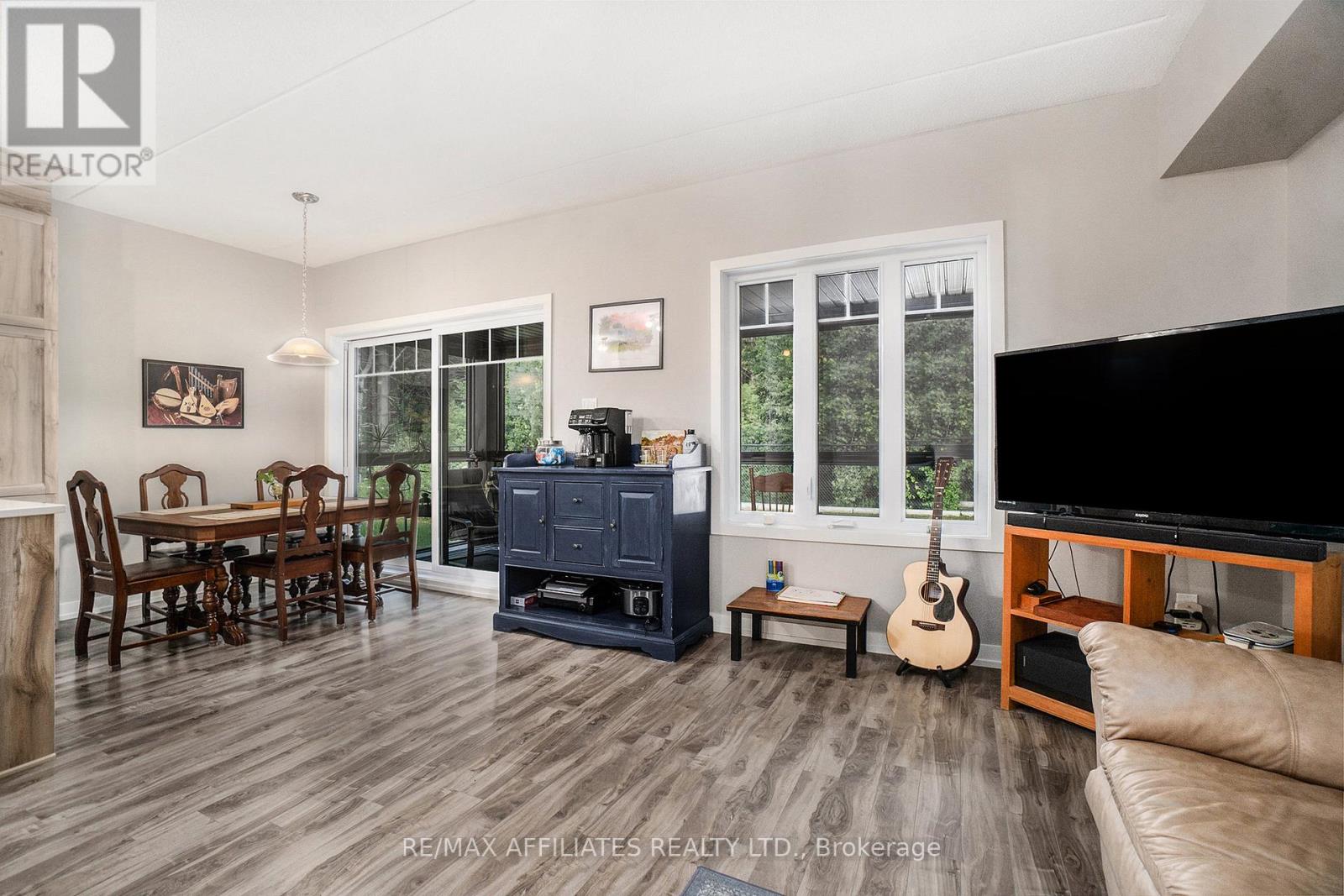 401 - 99 St-moritz Trail