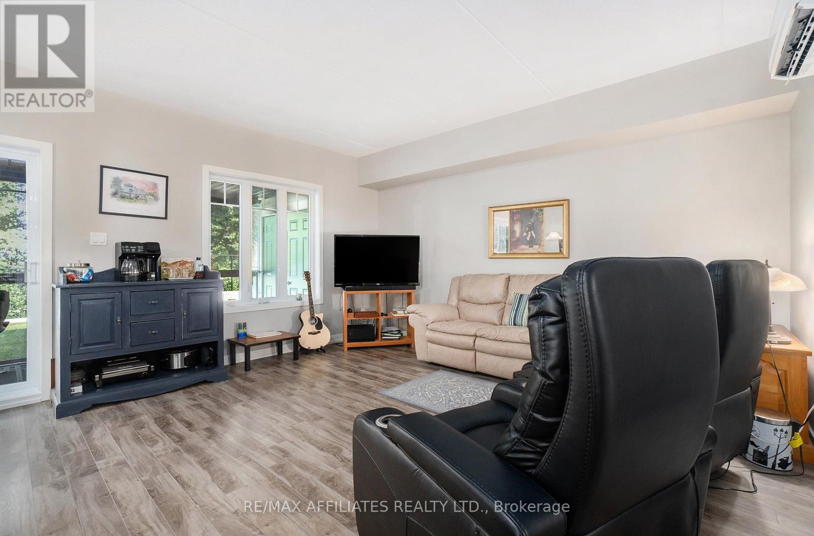 401 - 99 St-moritz Trail