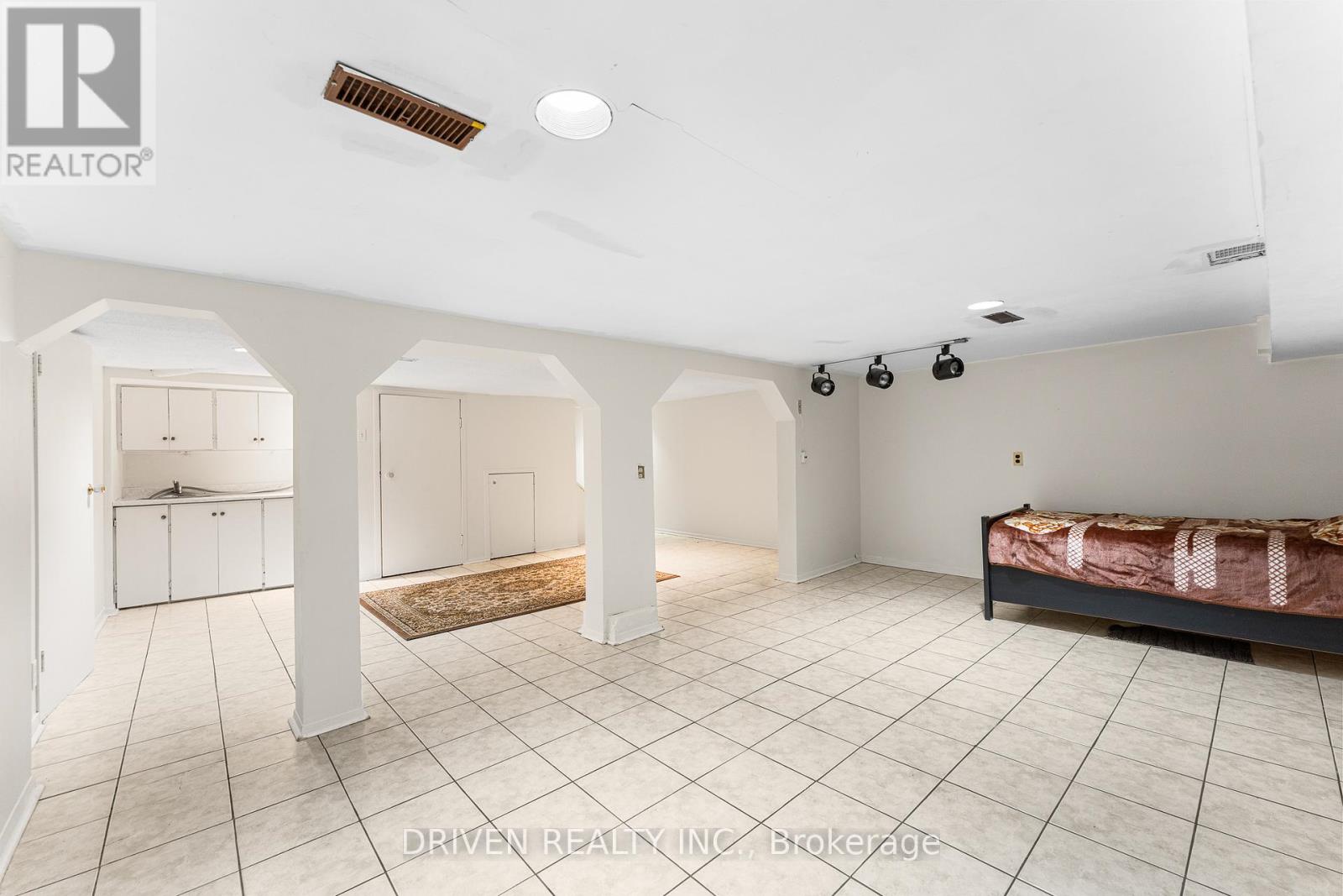 876 Pinecrest Road