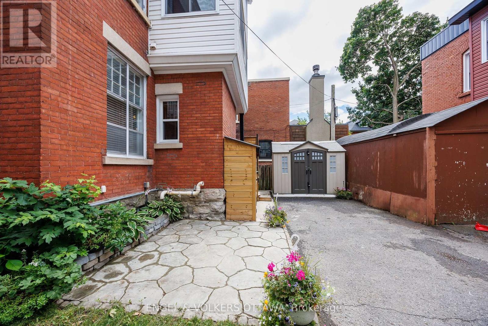 172 Cartier Street N