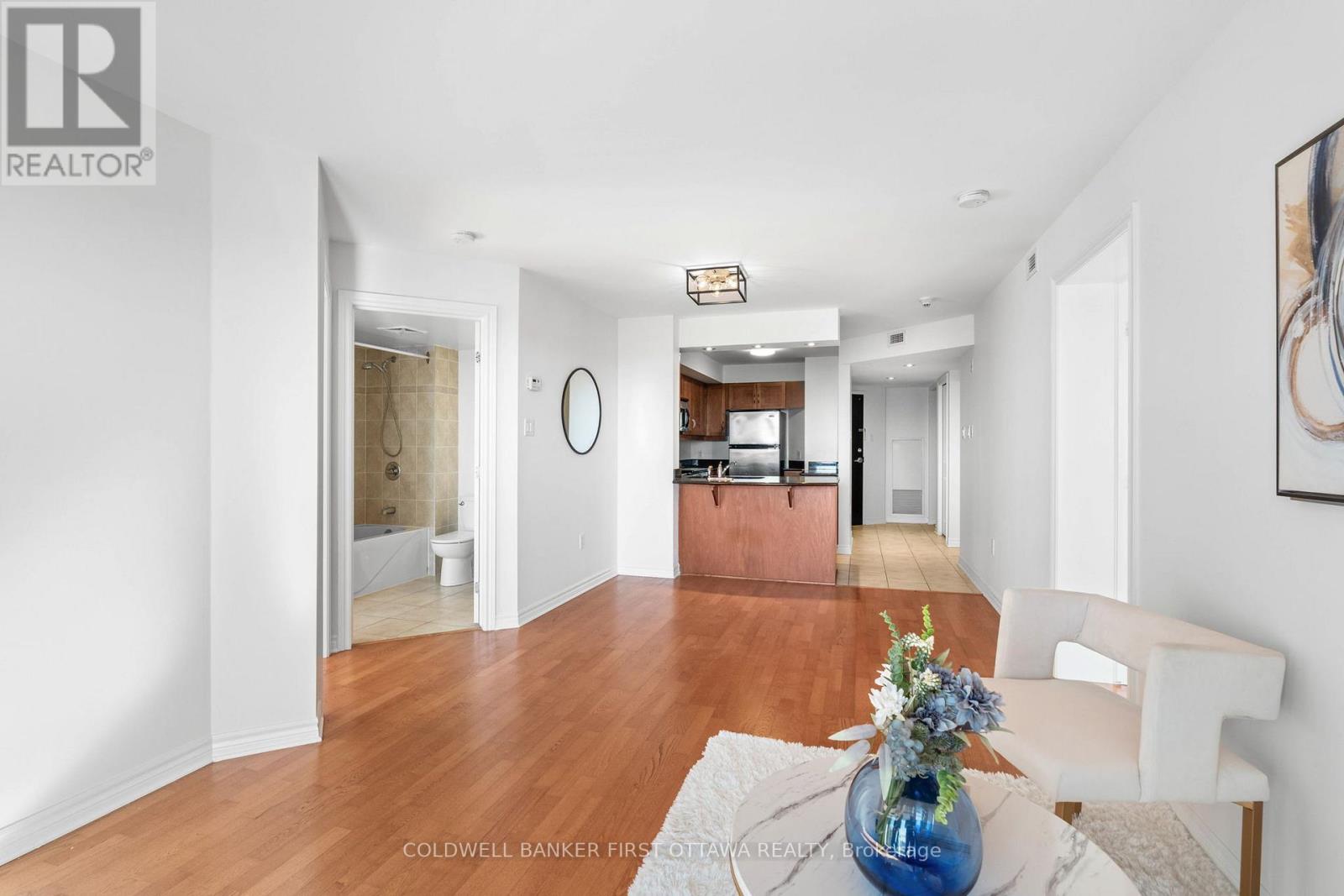 912 - 314 Central Park Drive