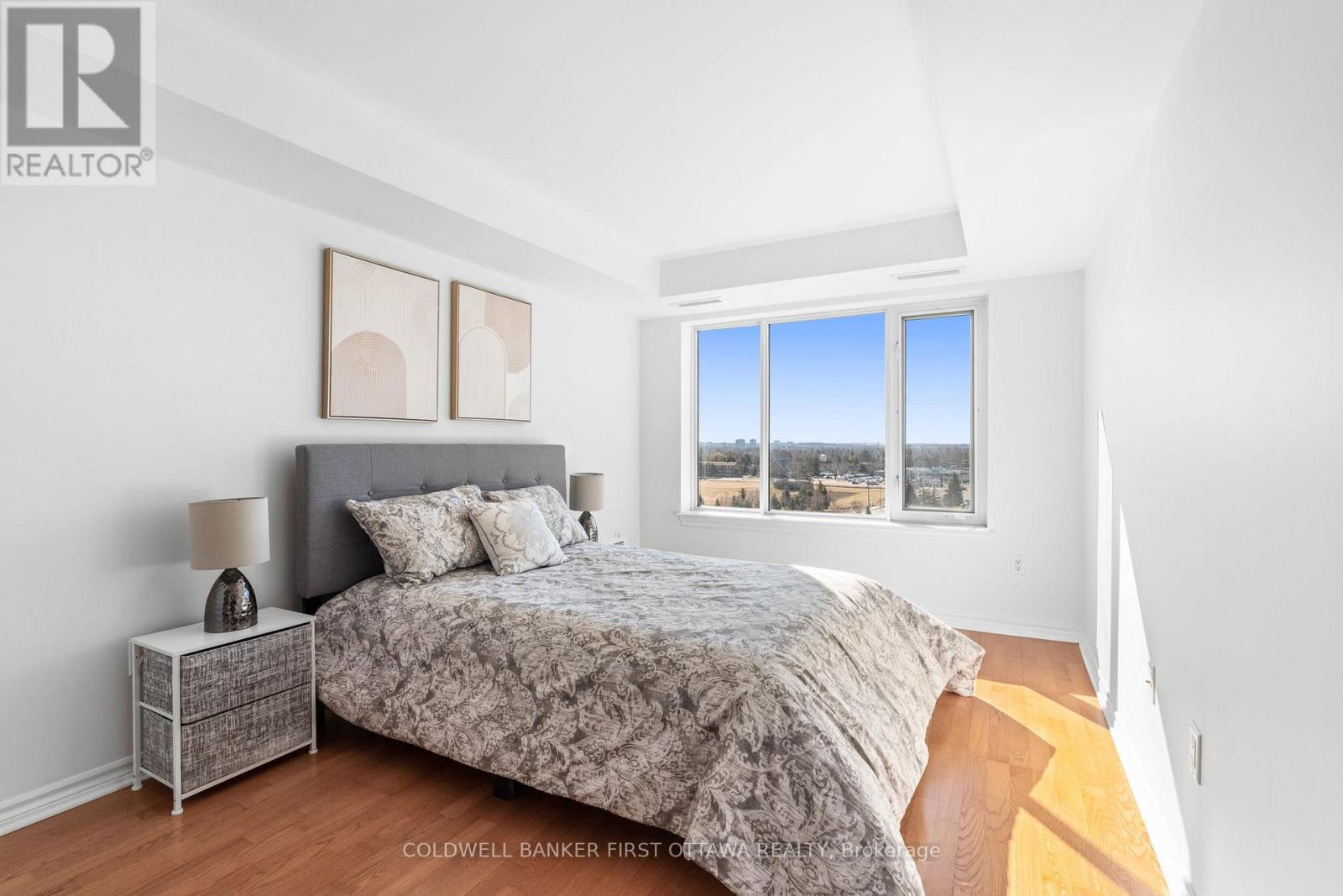 912 - 314 Central Park Drive