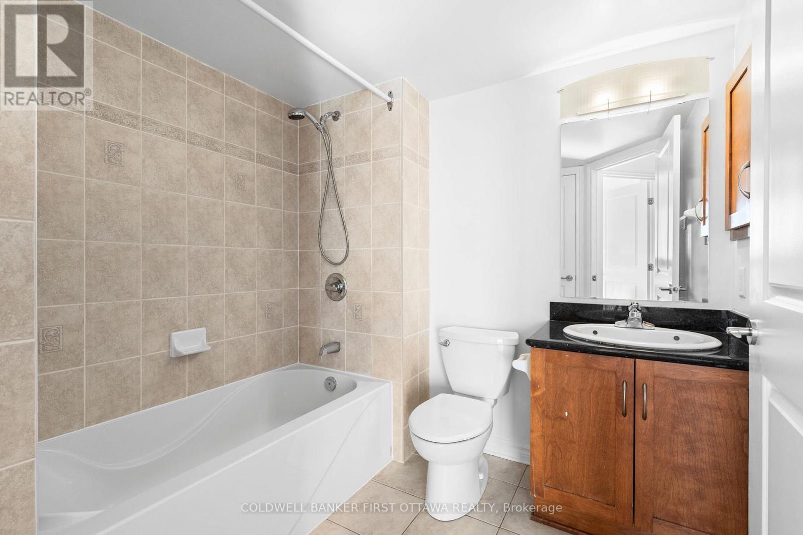 912 - 314 Central Park Drive
