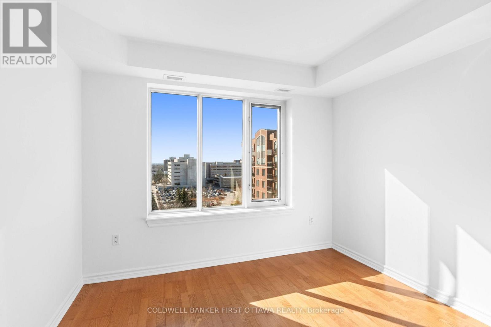 912 - 314 Central Park Drive