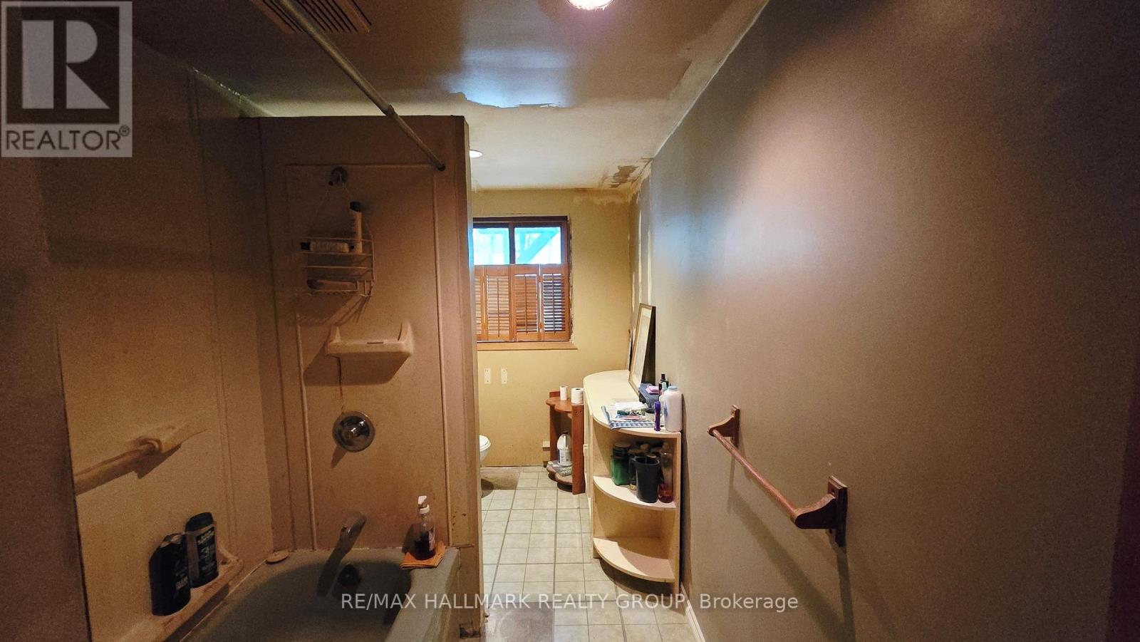 1087 Bayview Drive