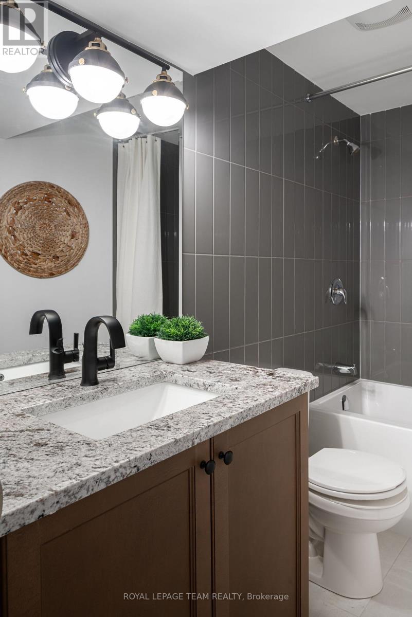 105 Laurel Private