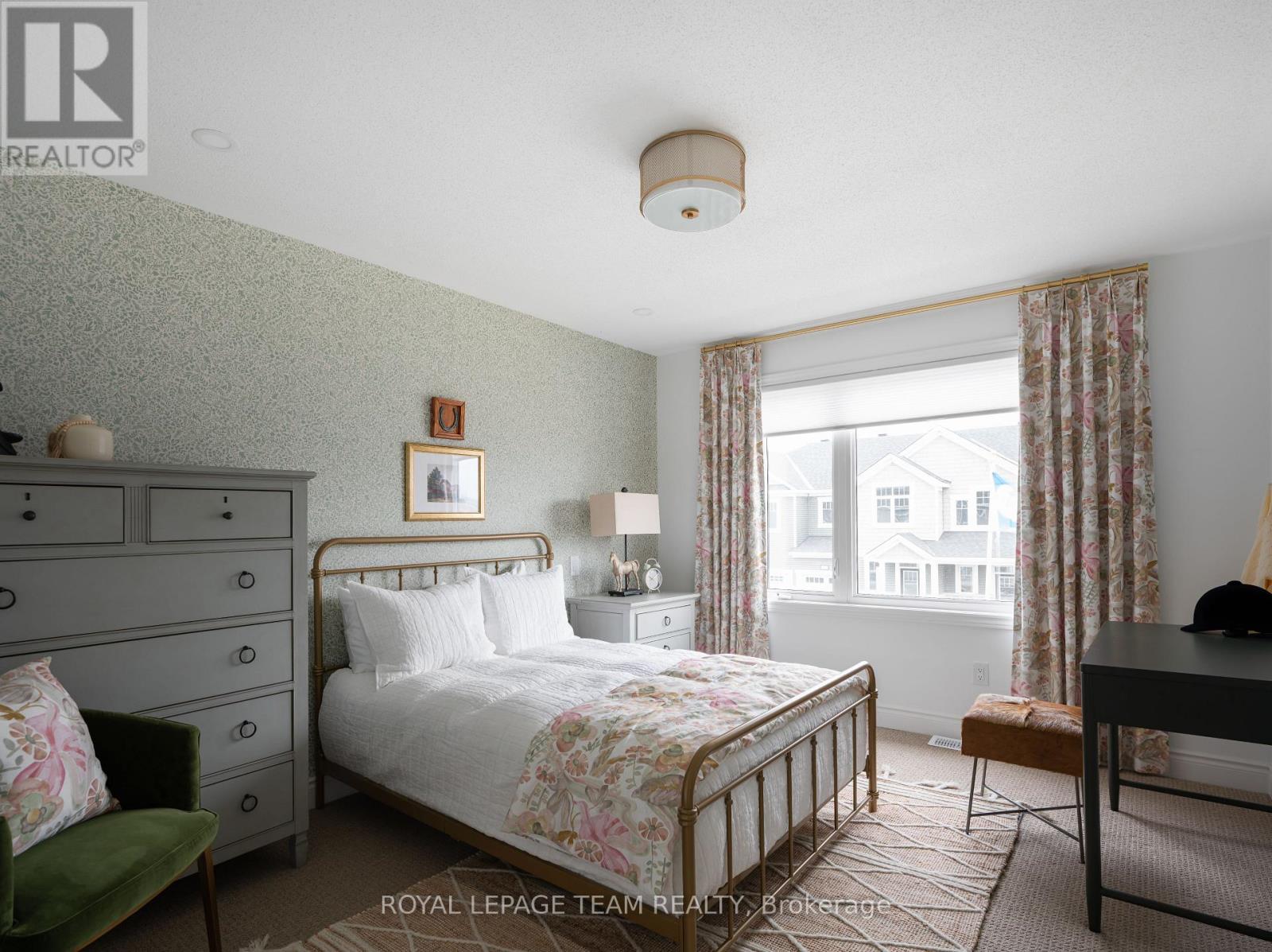 105 Laurel Private