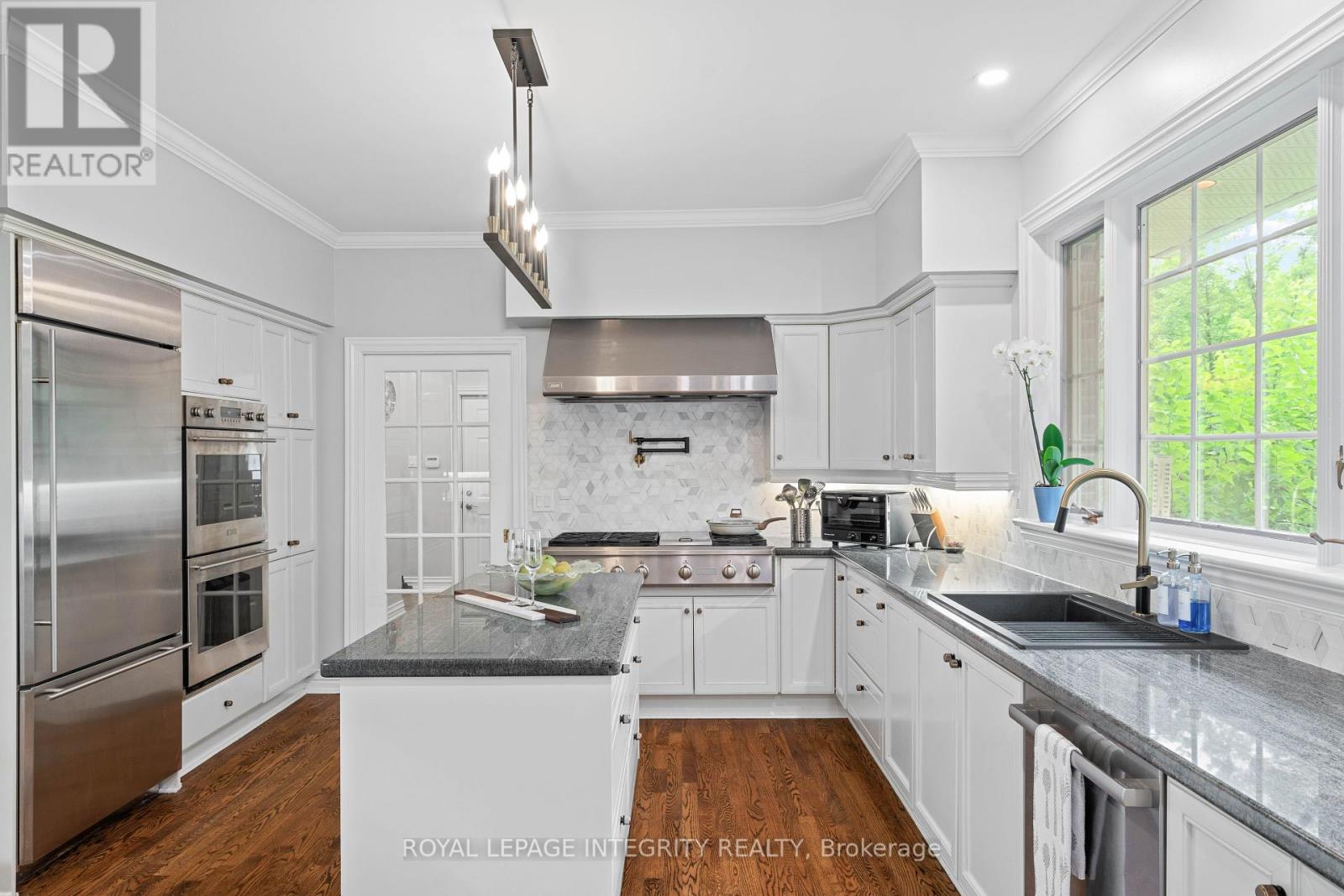 27 Marchbrook Circle