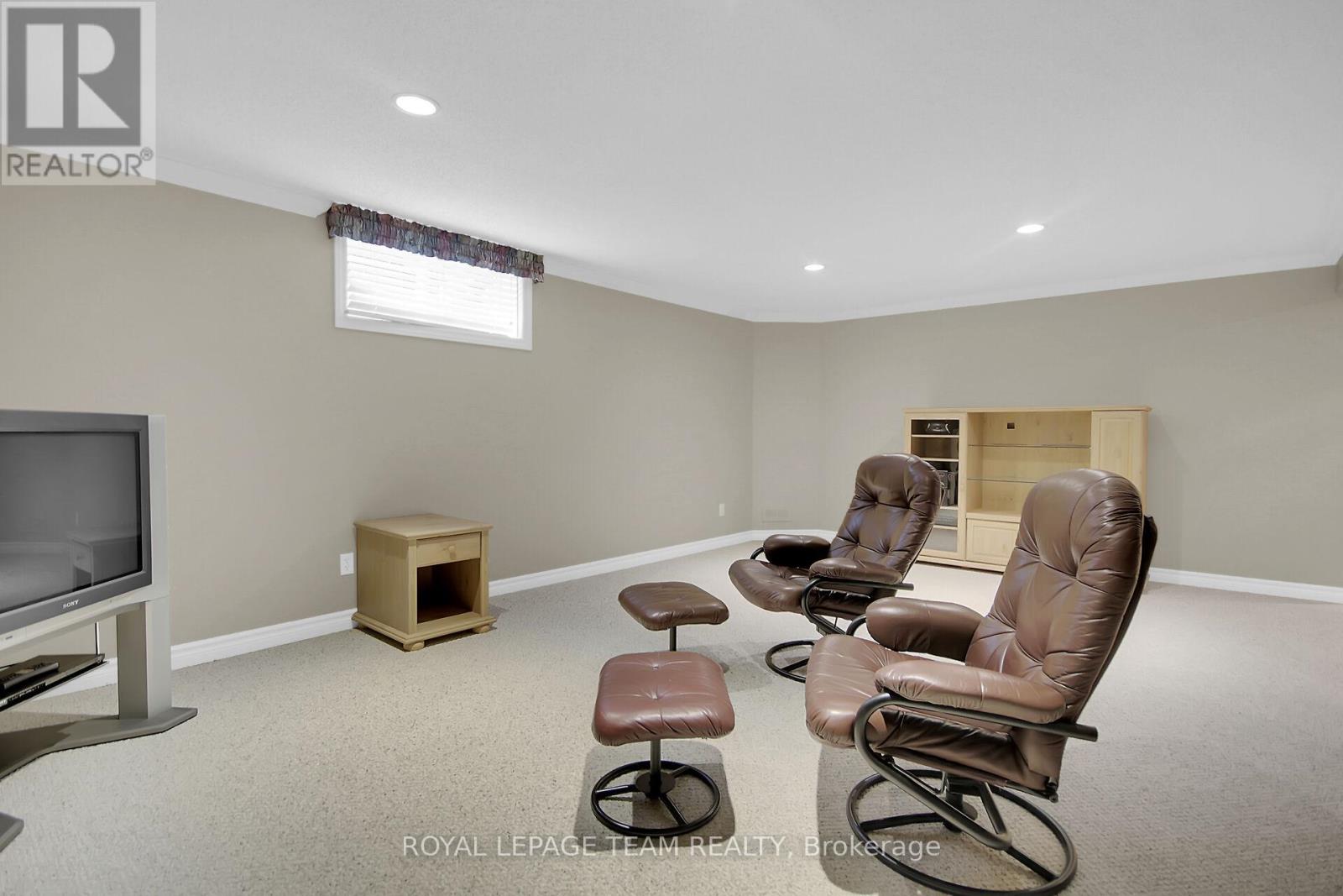 35 Fieldcrest Avenue