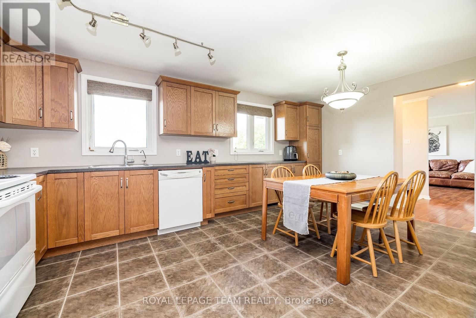 1234 Kinburn Side Road