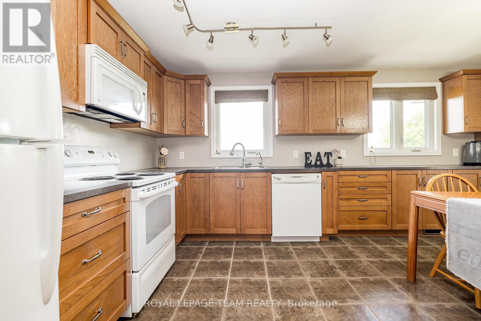 1234 Kinburn Side Road