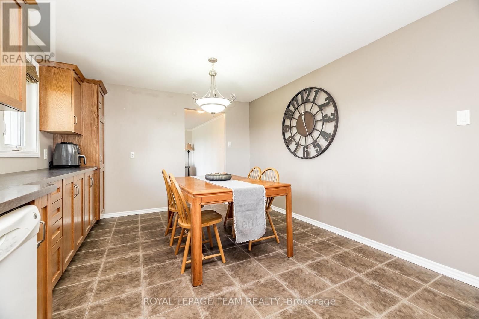 1234 Kinburn Side Road
