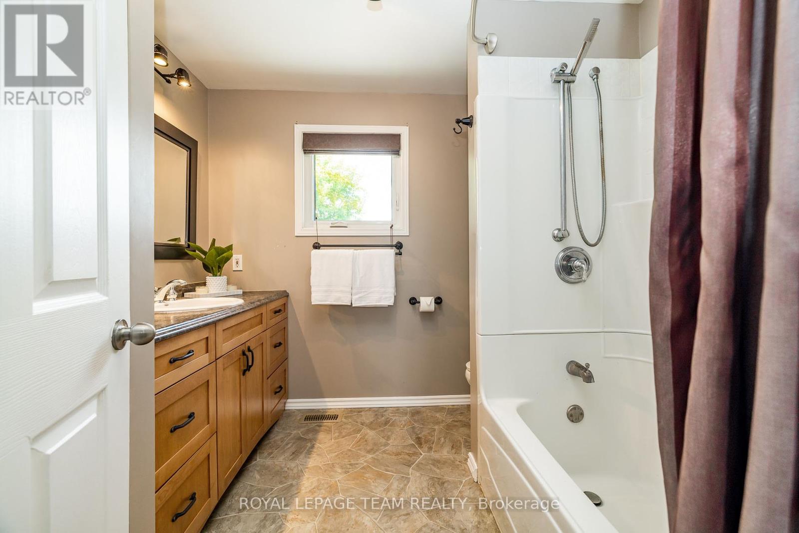 1234 Kinburn Side Road
