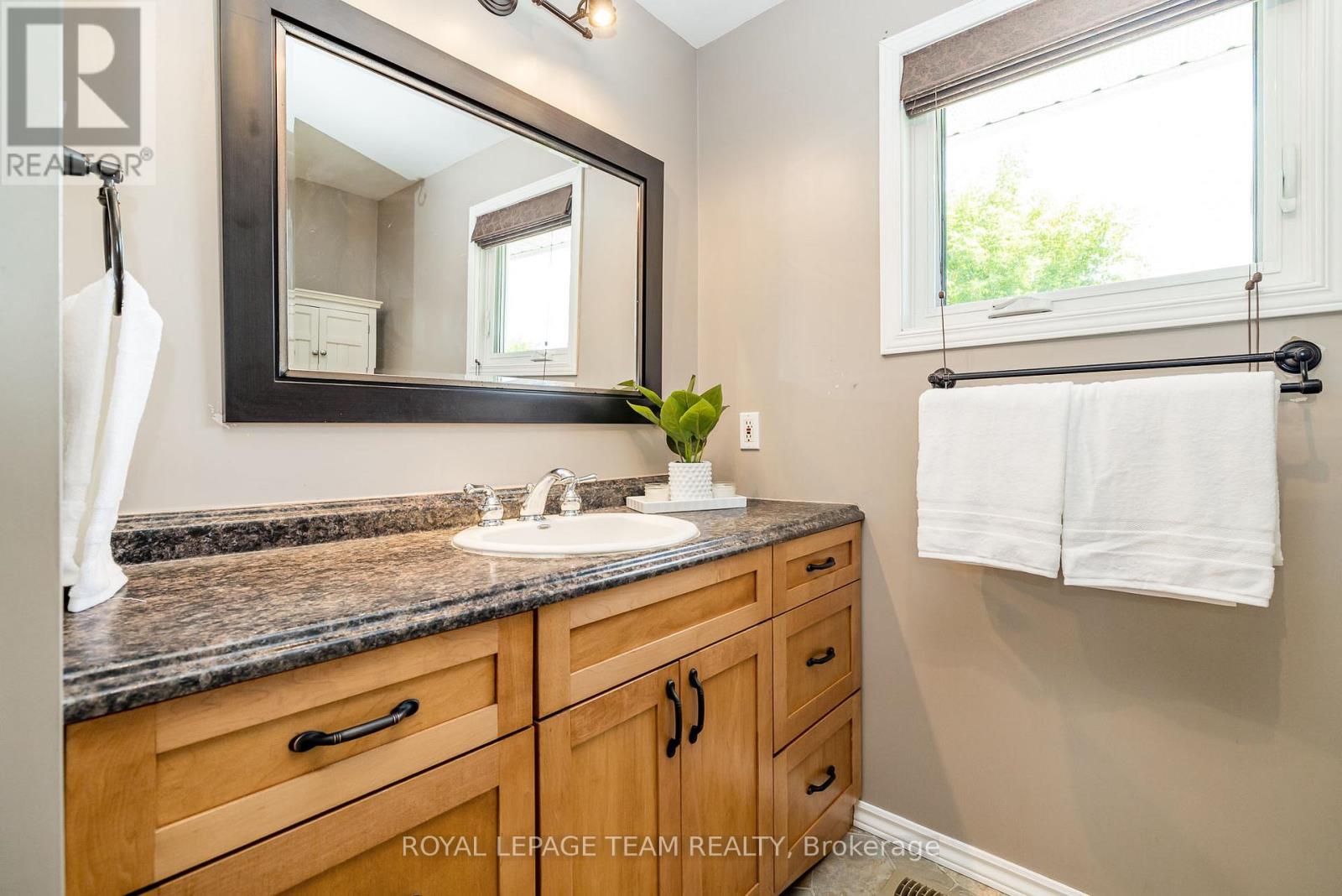 1234 Kinburn Side Road