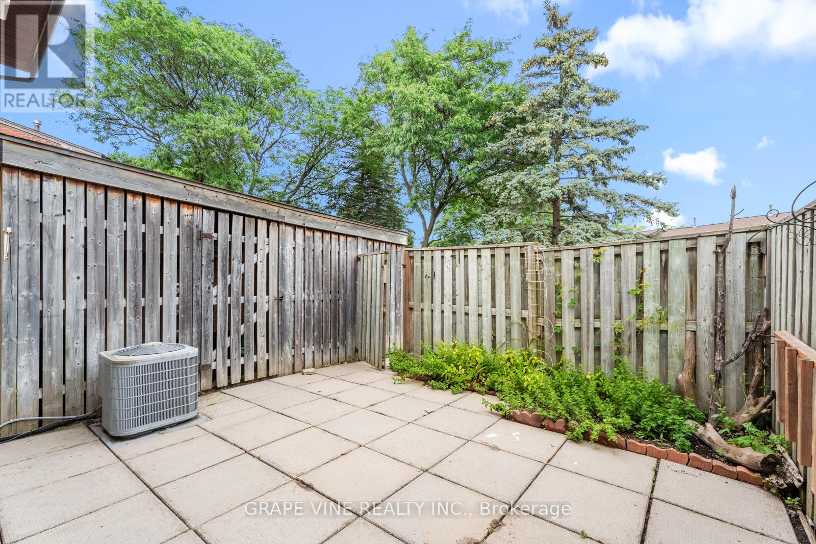 55 - 82 Chimo Drive