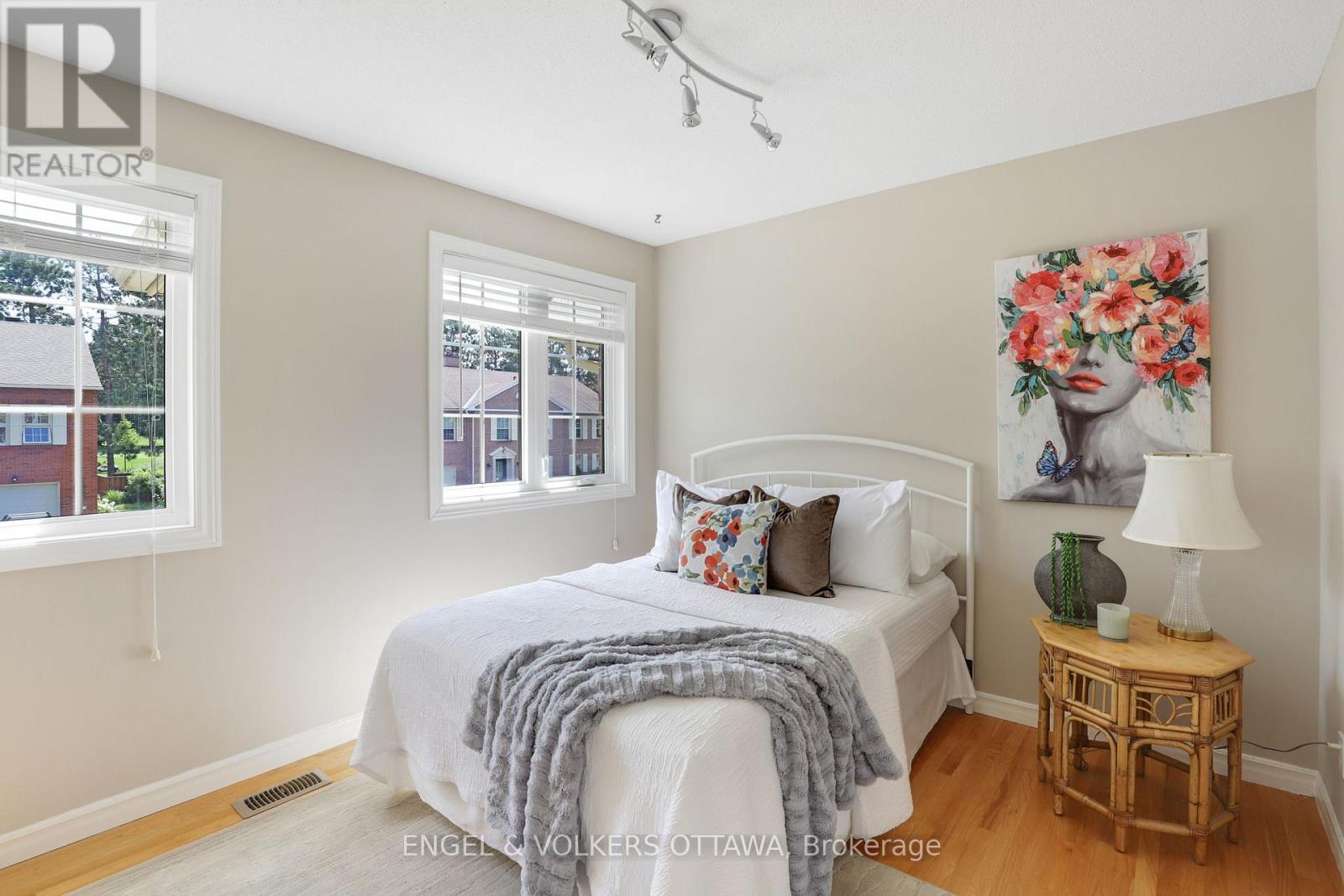 29 Chatsworth Crescent