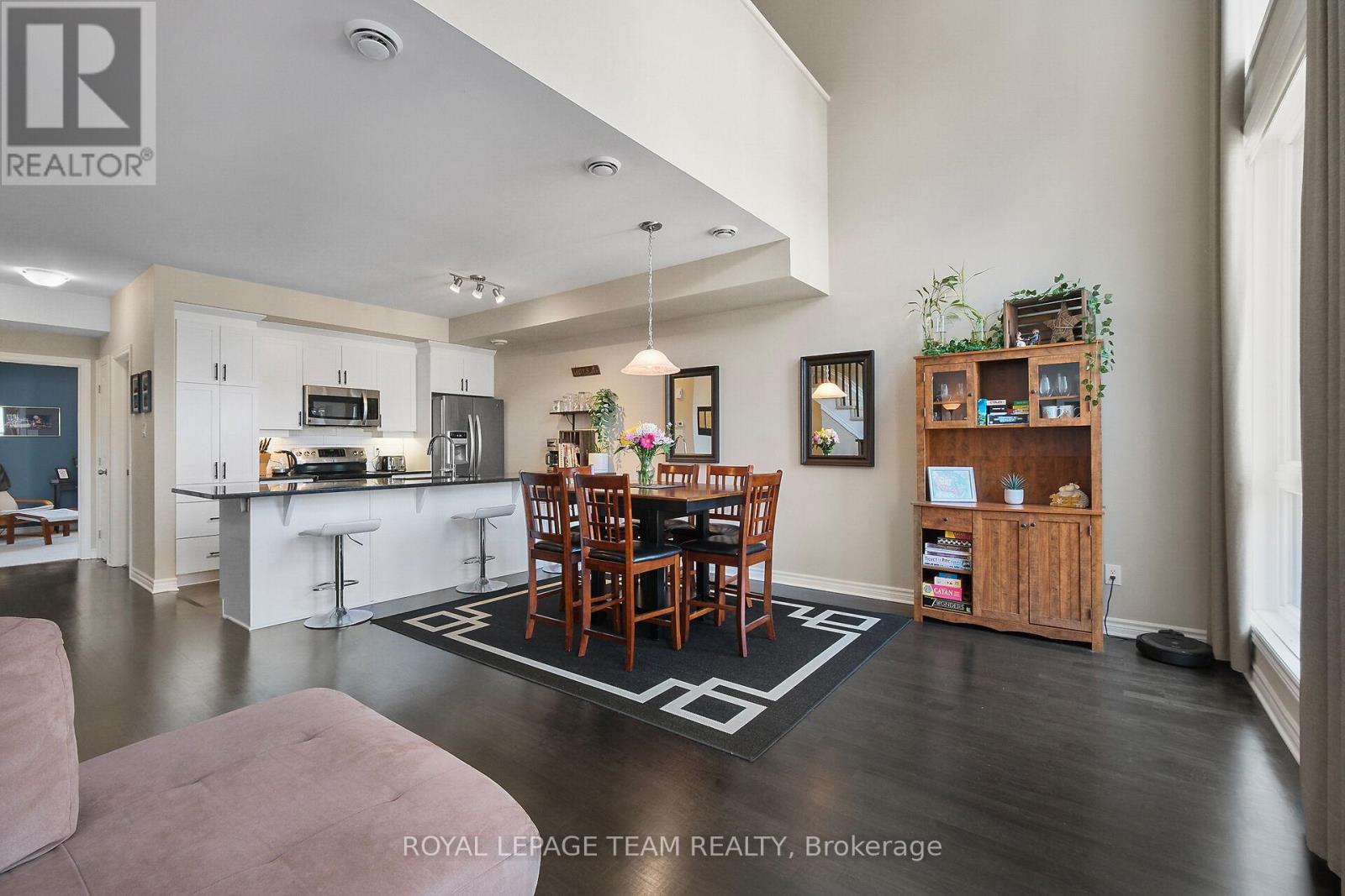 220 Pembina Private