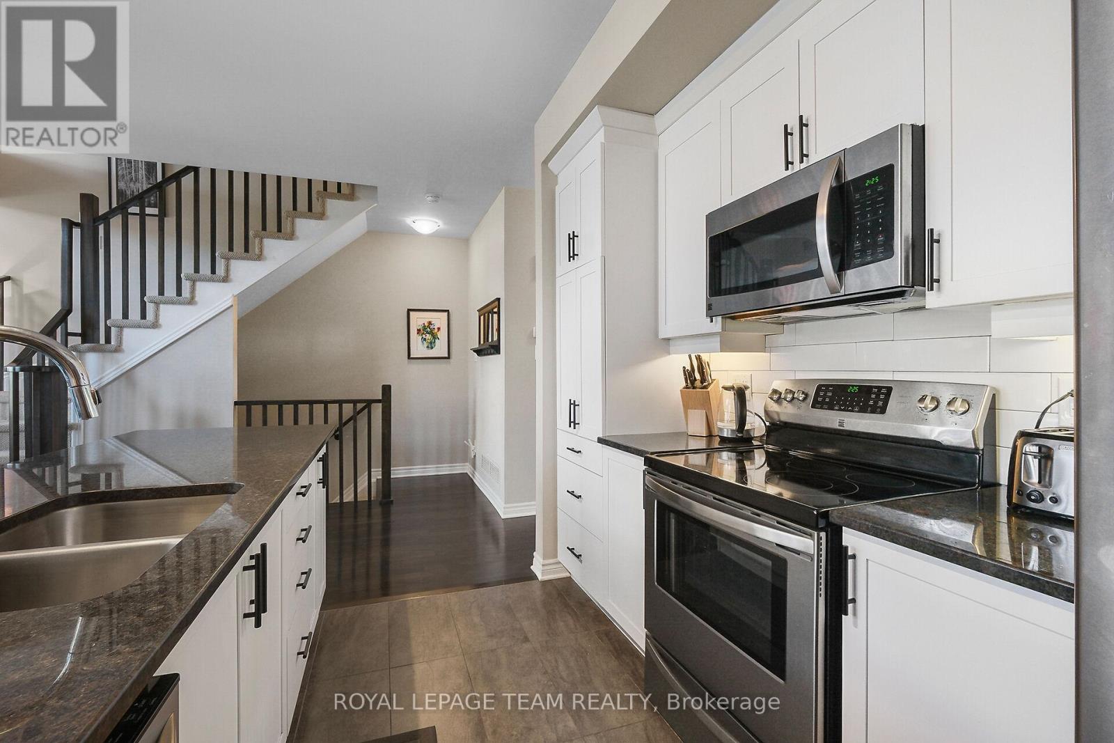 220 Pembina Private
