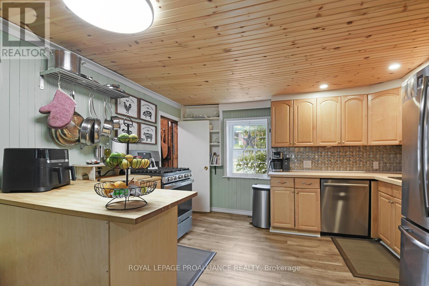 501 Dibble Street W