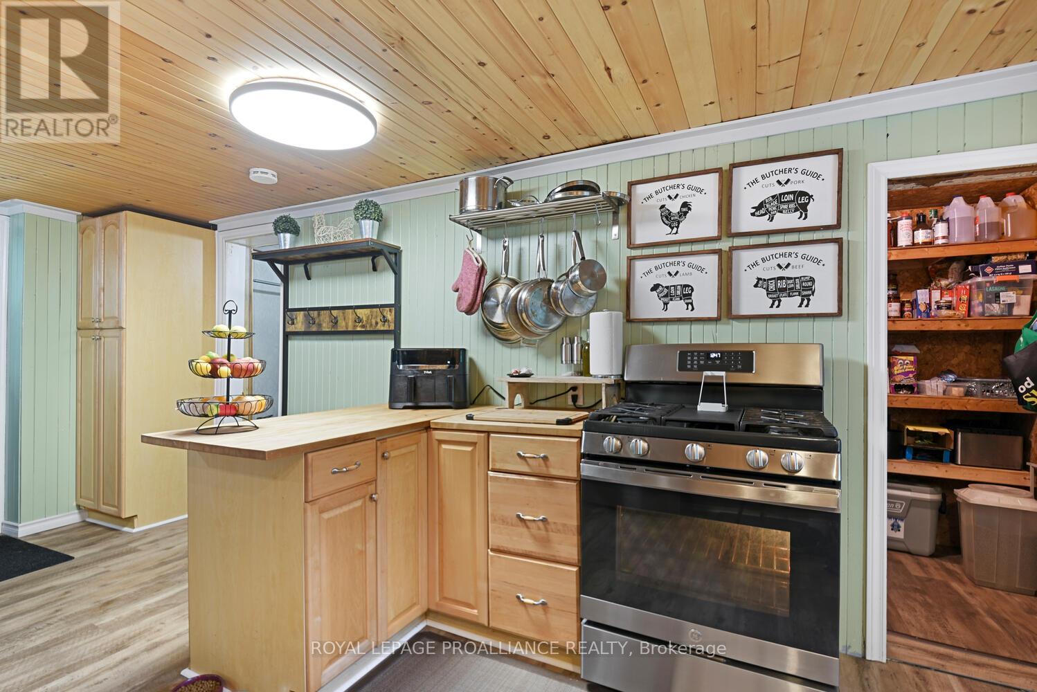 501 Dibble Street W