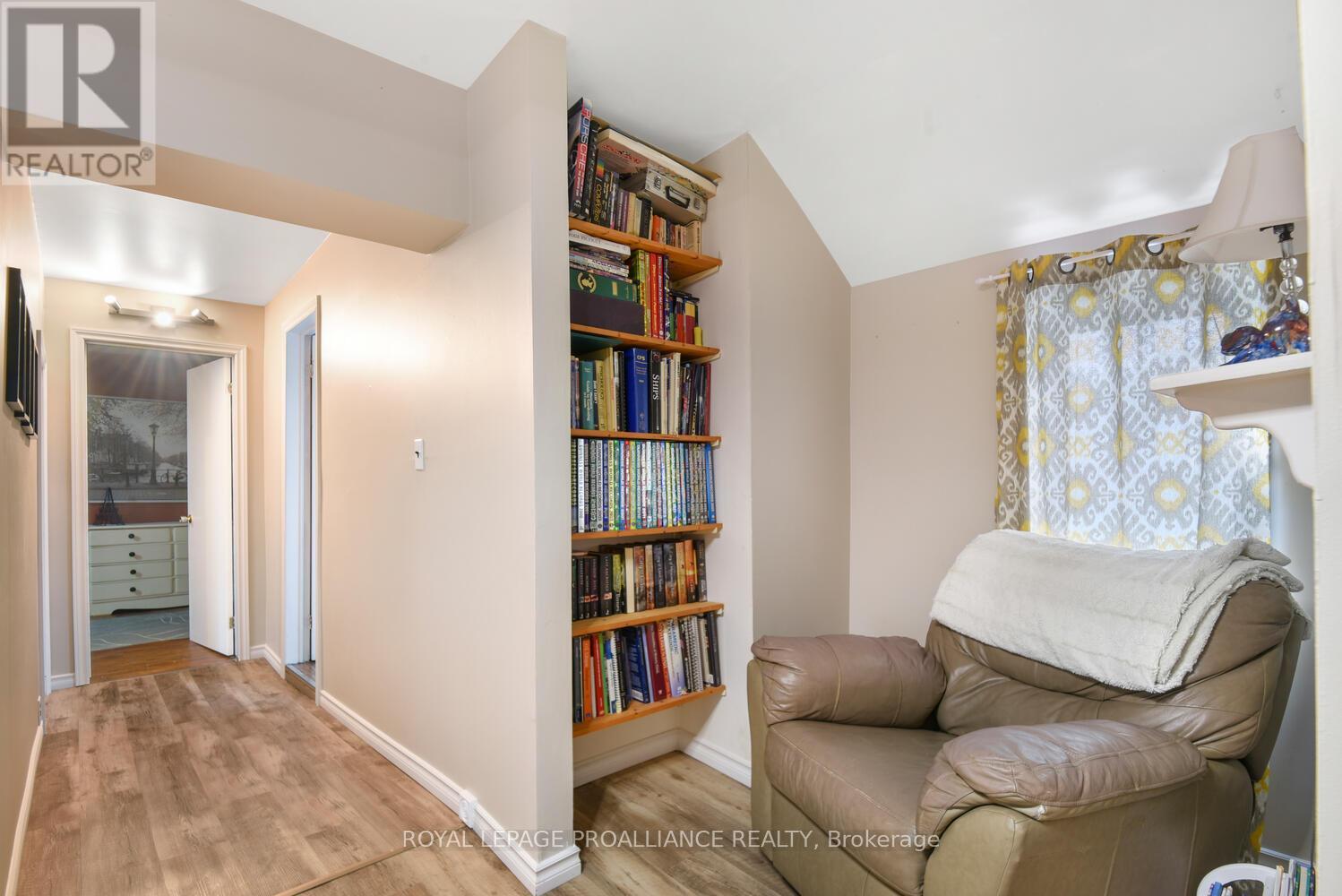 501 Dibble Street W