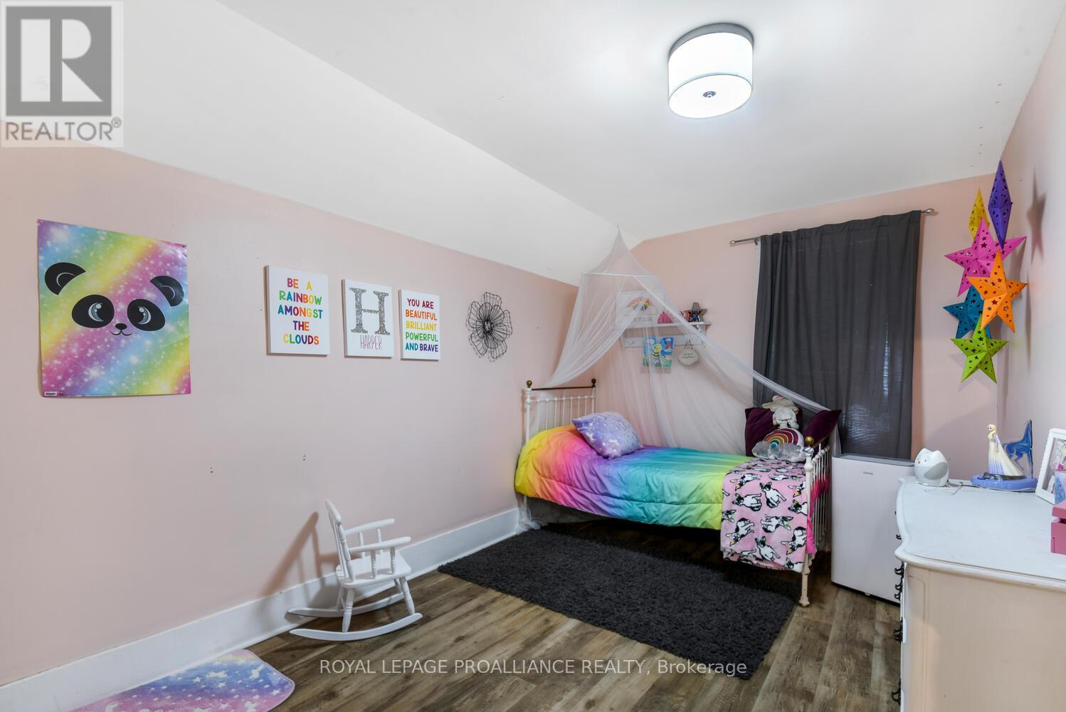 501 Dibble Street W