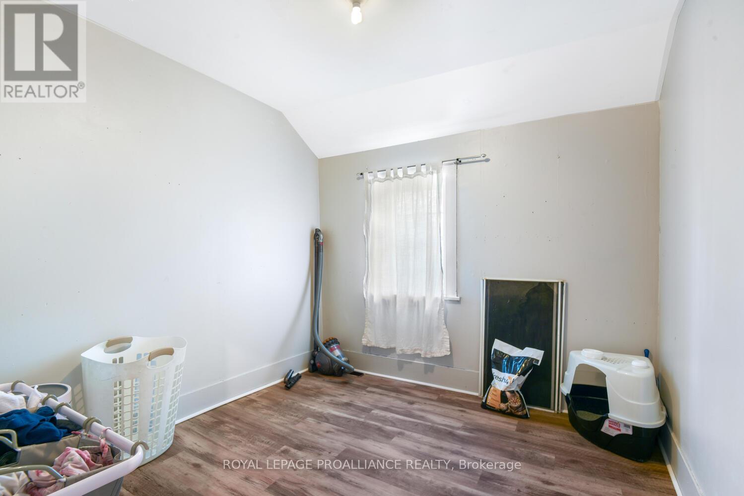 501 Dibble Street W