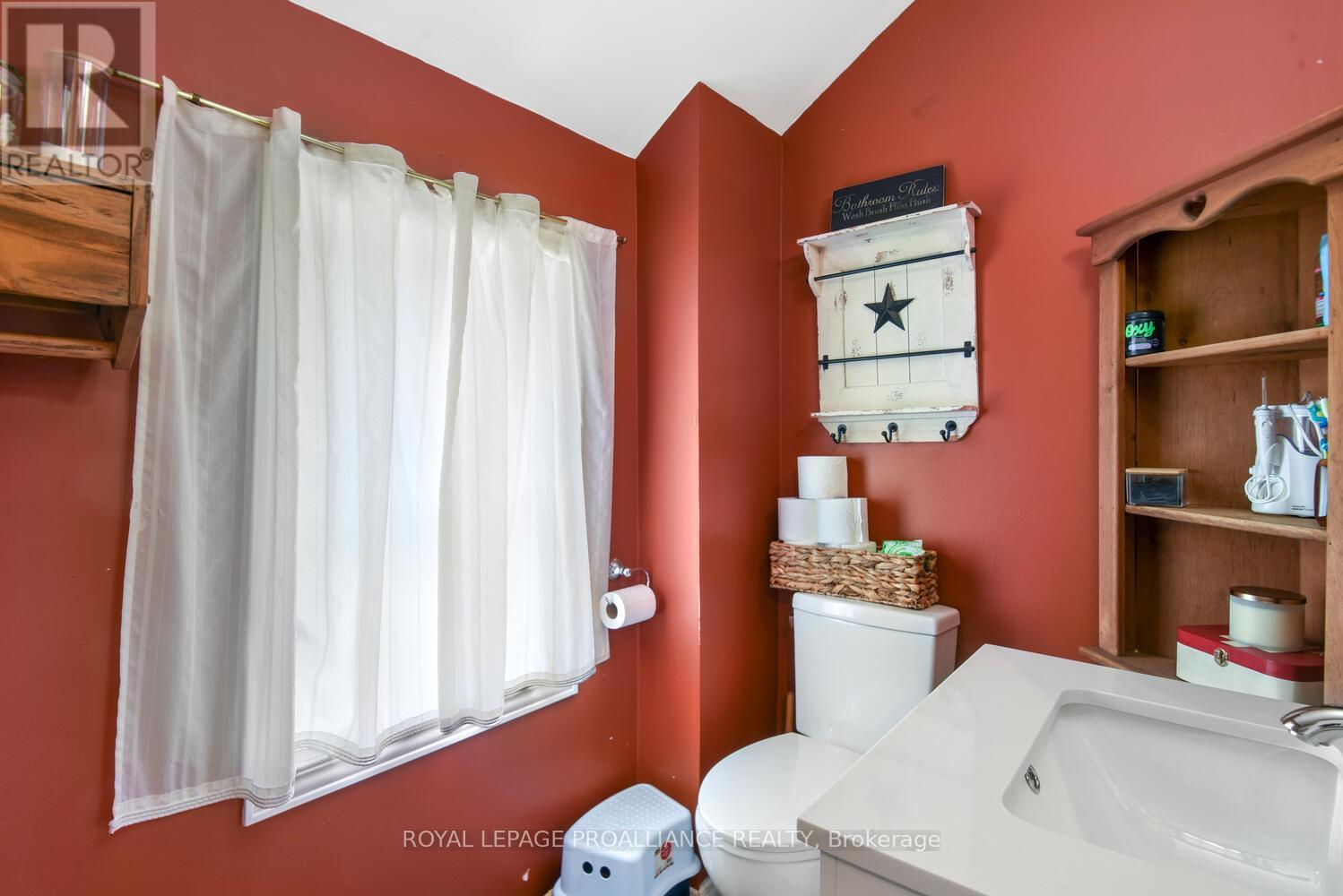 501 Dibble Street W