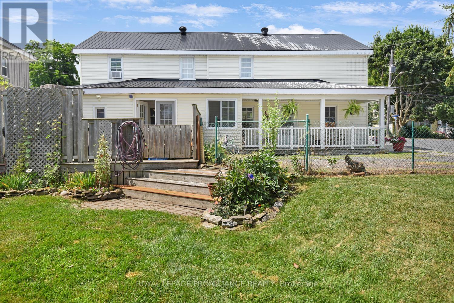 501 Dibble Street W