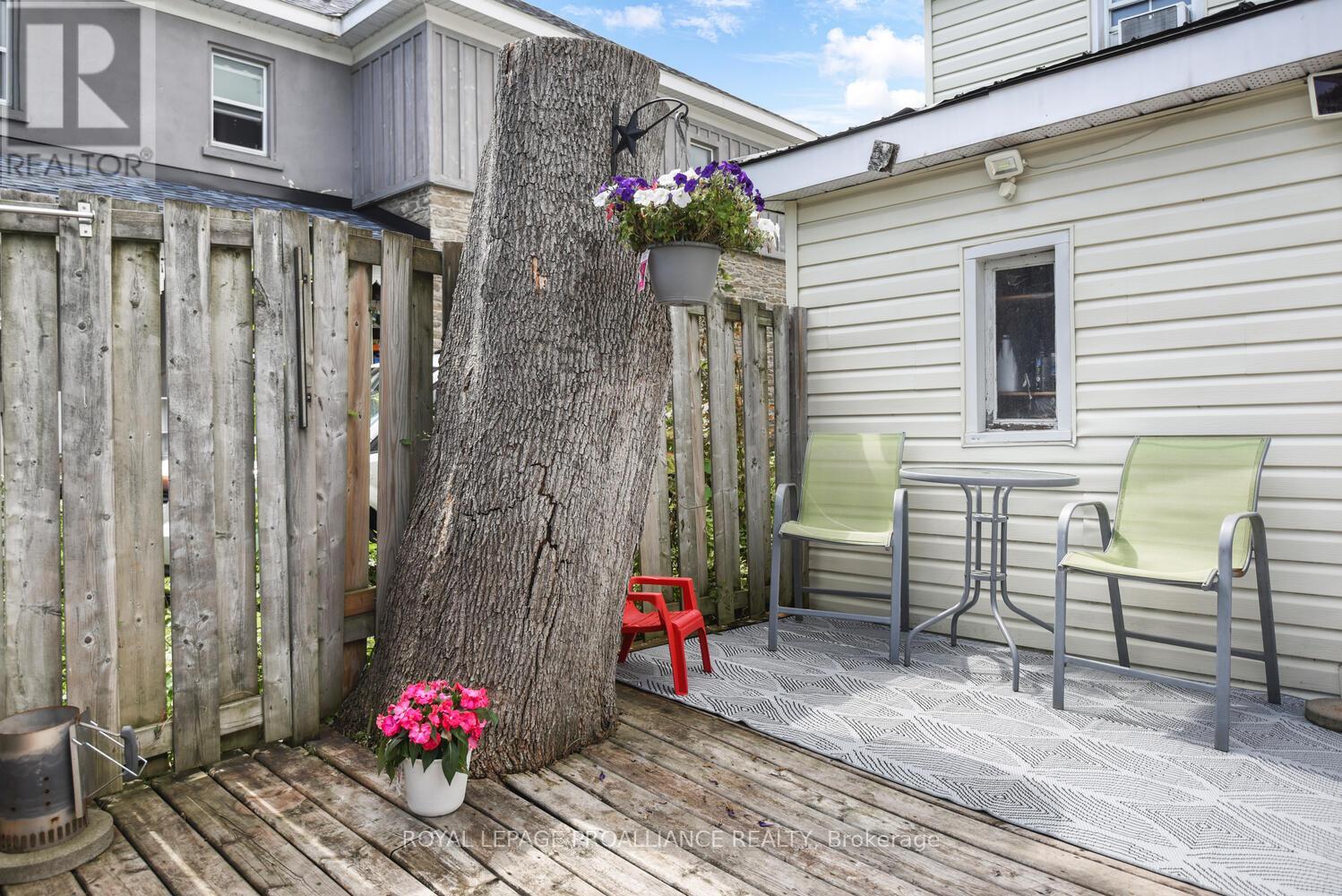 501 Dibble Street W