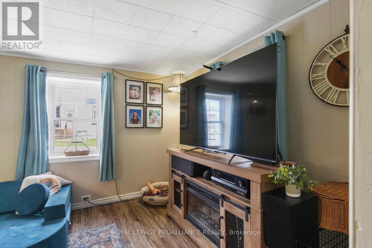 501 Dibble Street W