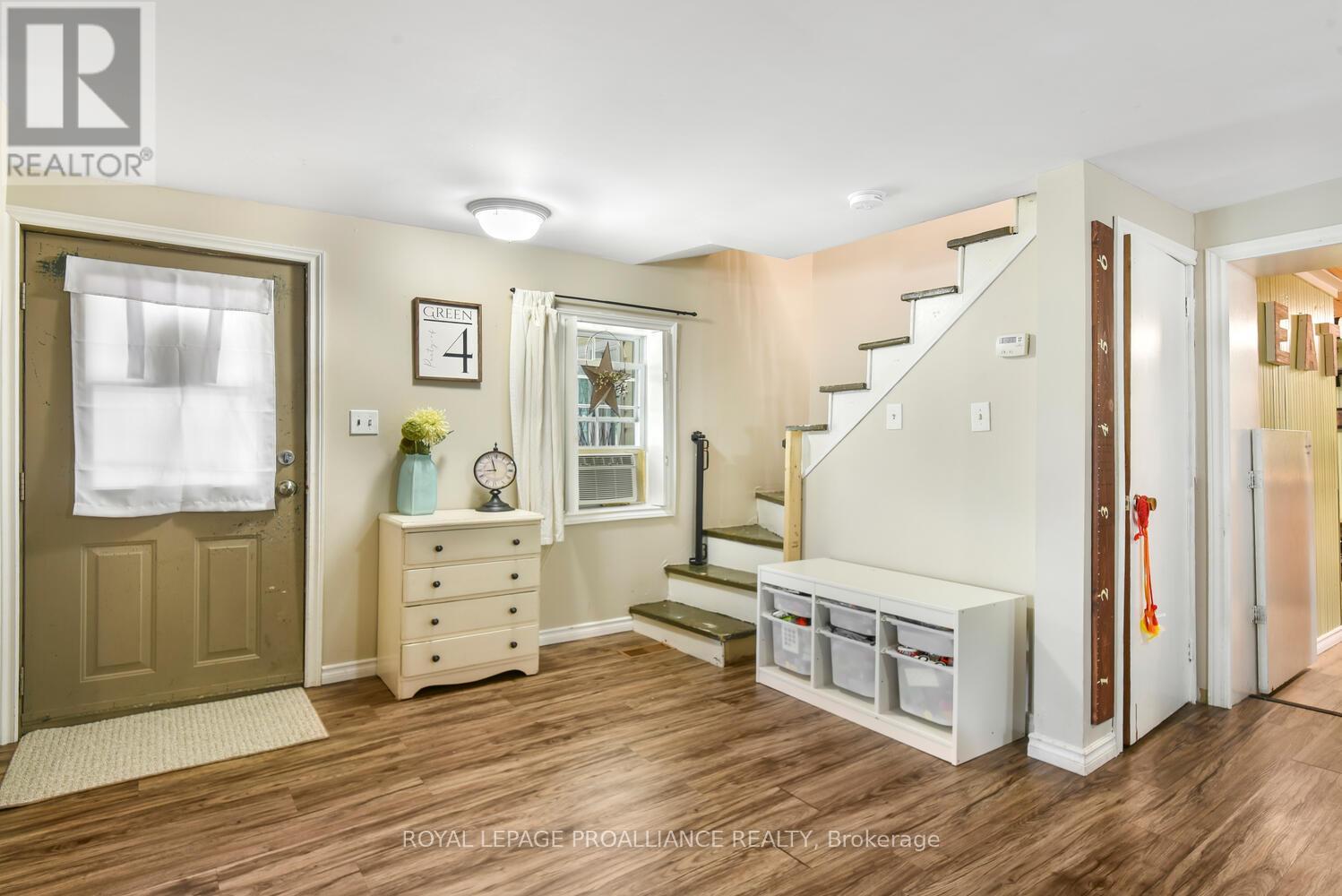 501 Dibble Street W