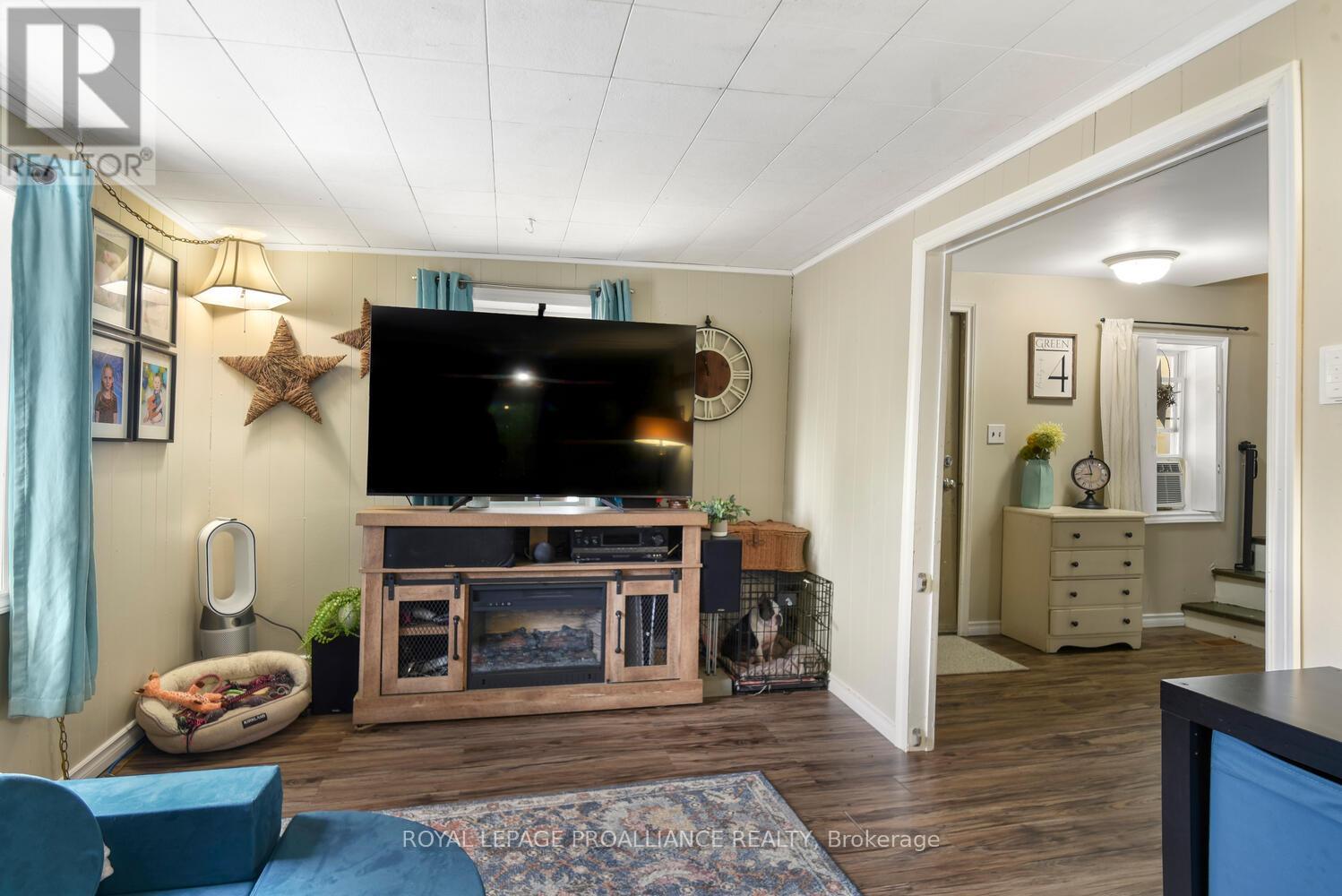 501 Dibble Street W