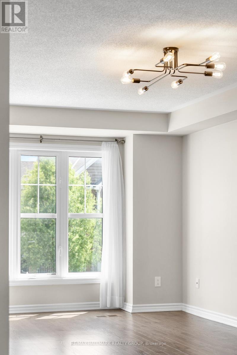 799 Mayfly Crescent