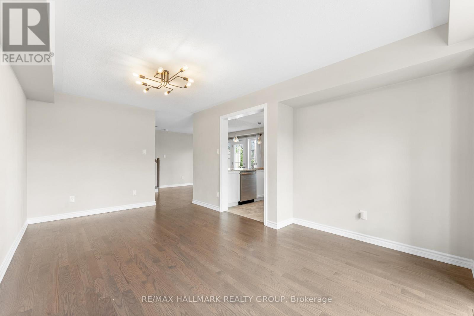 799 Mayfly Crescent