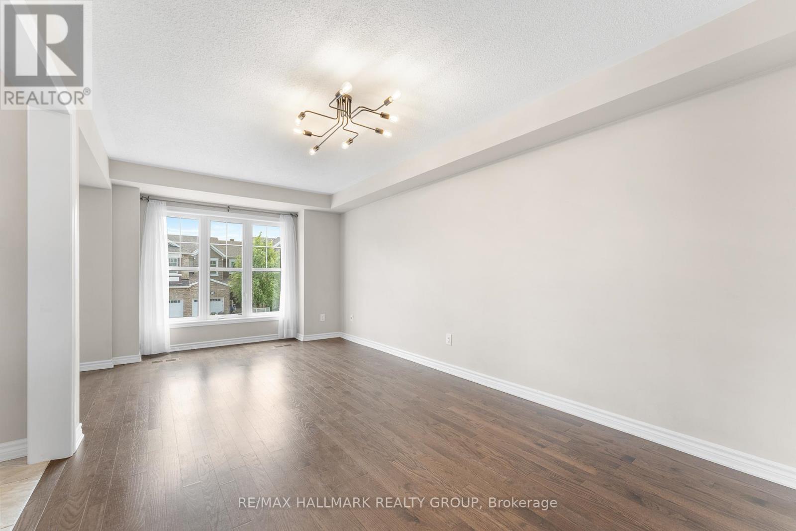 799 Mayfly Crescent