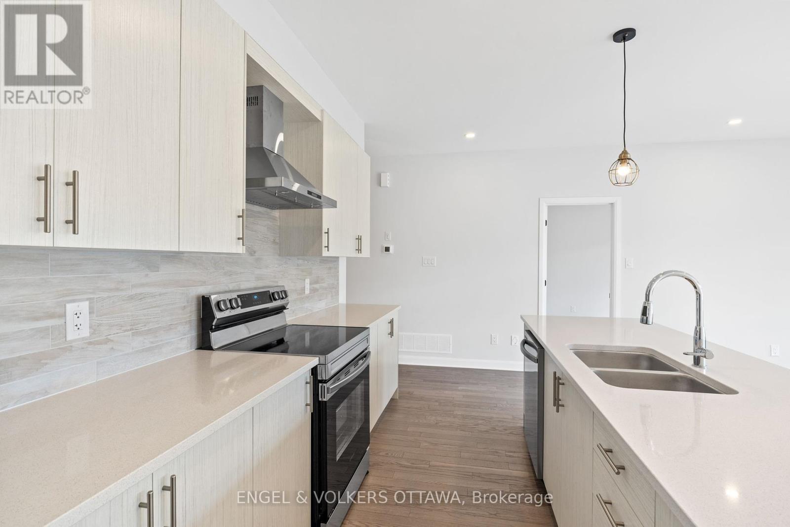 808 Companion Crescent