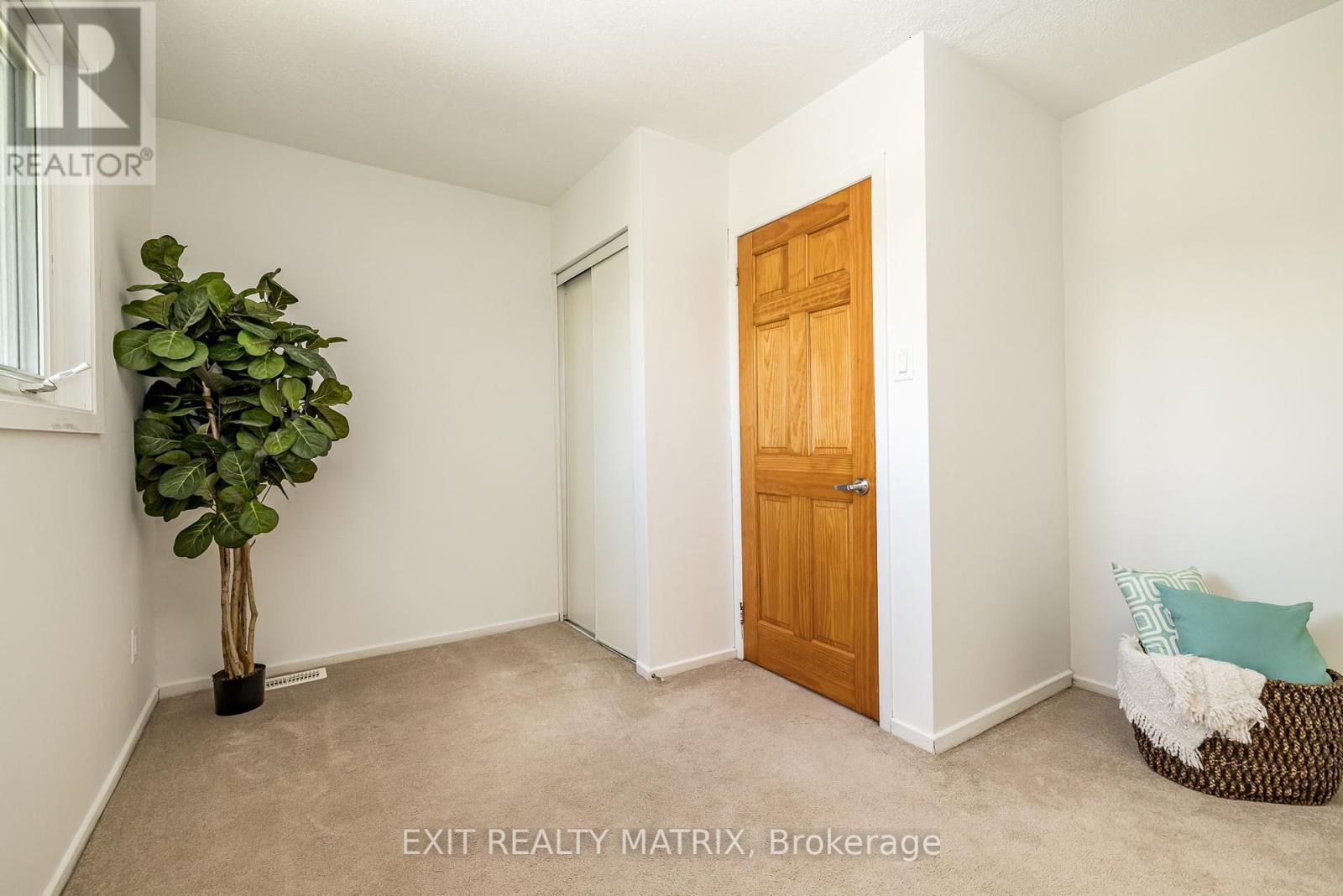 968 Meadowlands Drive