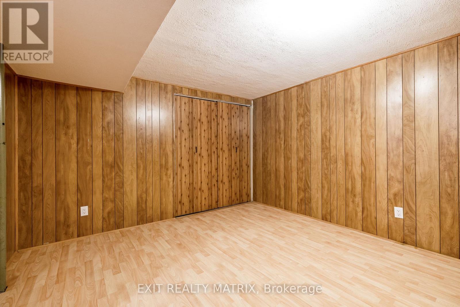968 Meadowlands Drive