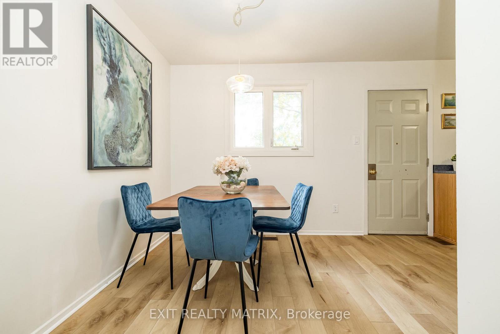 968 Meadowlands Drive