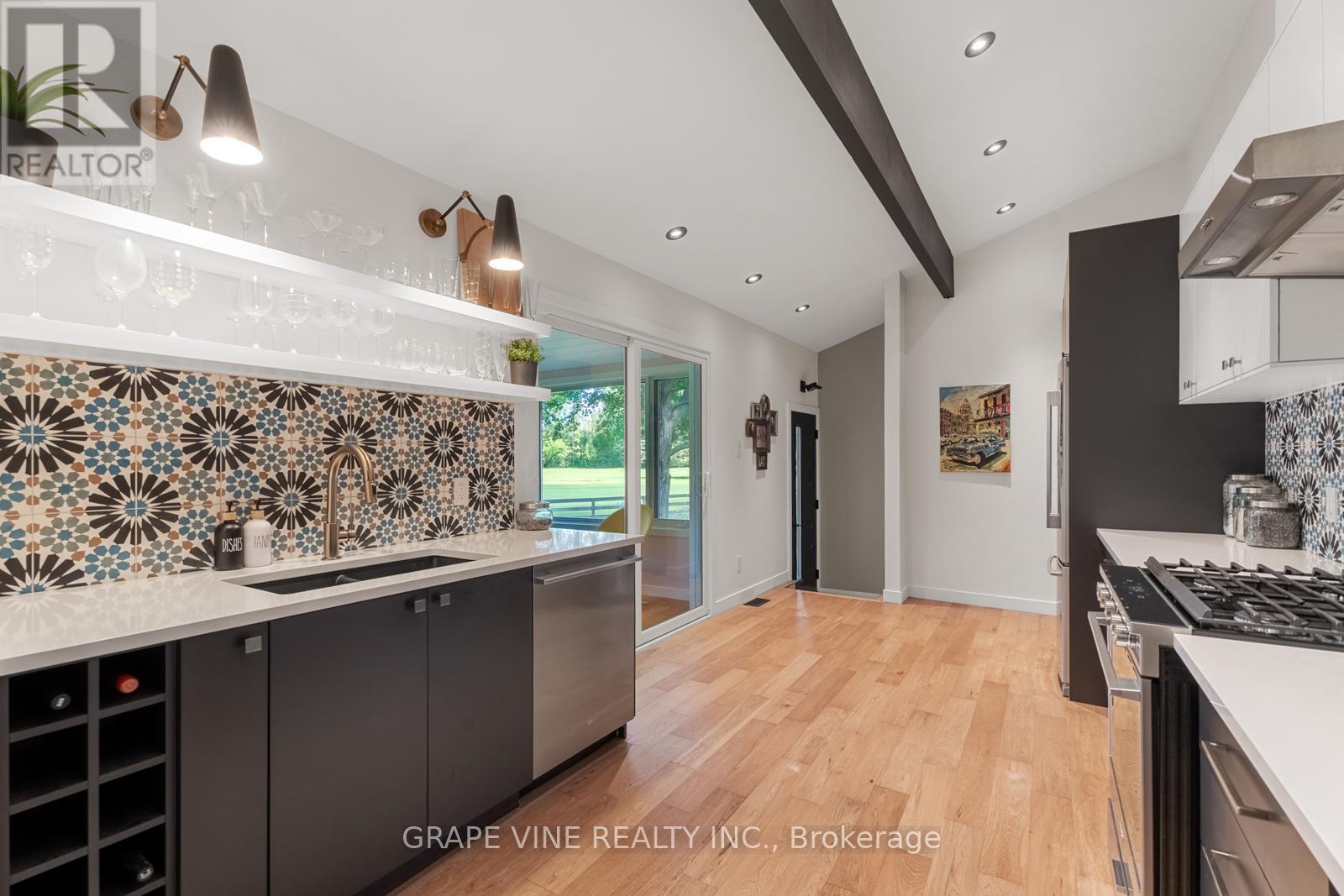 6486 Woodland Place